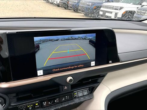 Used 2023 Toyota Crown Limited image 25