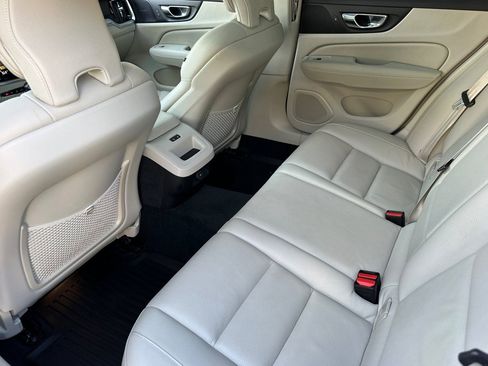 Used 2022 Volvo V60 T5 Cross Country w/ Advanced Package image 14