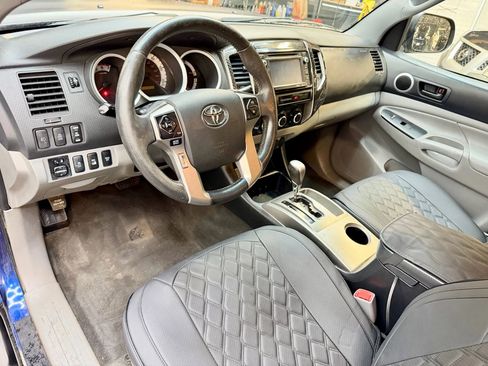 Used 2015 Toyota Tacoma Pickup 4D 5 ft image 11