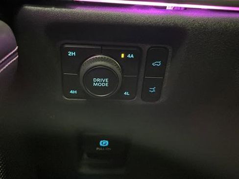 Used 2025 Ford Expedition Platinum image 41