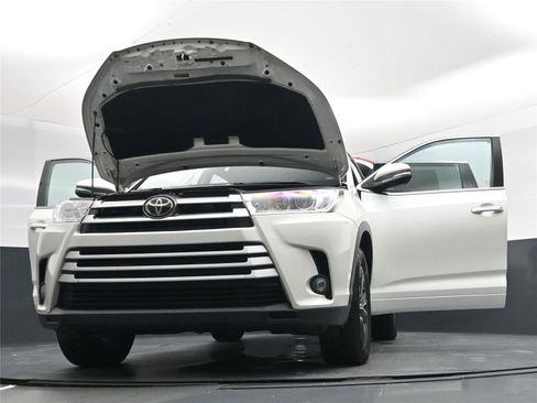 Used 2017 Toyota Highlander Plus image 35