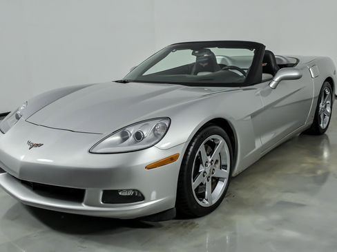 Used 2007 Chevrolet Corvette Convertible w/ Preferred Equipment Group RWD image 5