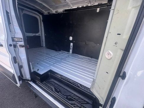 Used 2017 Ford Transit 250 148 Medium Roof RWD image 18