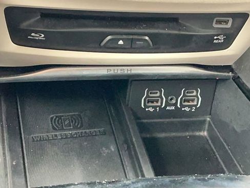 Used 2021 Chrysler Pacifica Limited w/ Uconnect Theater Family Group FWD image 28