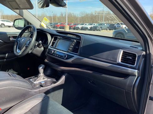 Used 2017 Toyota Highlander Limited Platinum image 34
