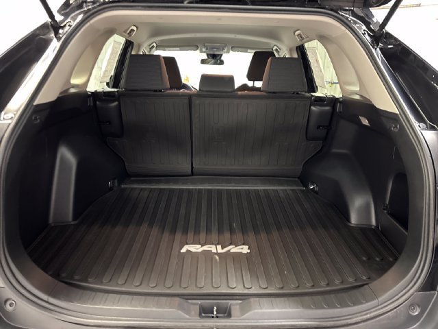 Used 2020 Toyota RAV4 LE w/ All Weather Liner Package AWD/4WD image 20