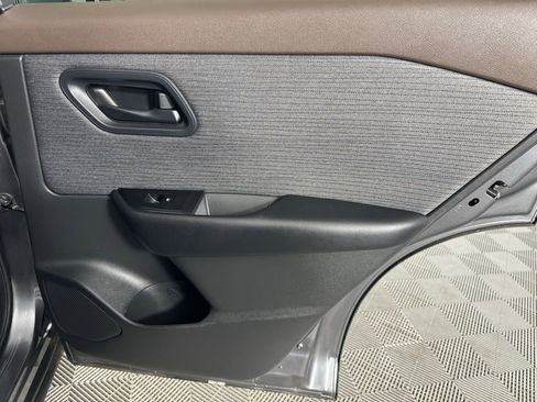 Used 2023 Nissan Rogue S image 26