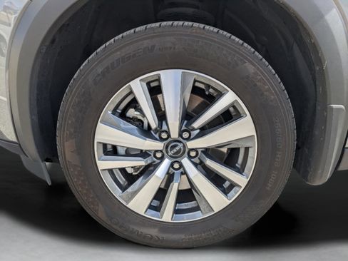 Used 2024 Nissan Pathfinder SL w/ Black Appearance Package image 11