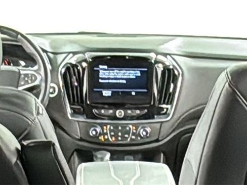 Used 2023 Chevrolet Traverse LT image 18