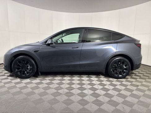 Used 2023 Tesla Model Y Long Range AWD/4WD image 2