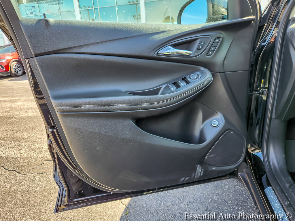 Used 2023 Buick Encore GX Essence w/ Experience Buick Package FWD image 18