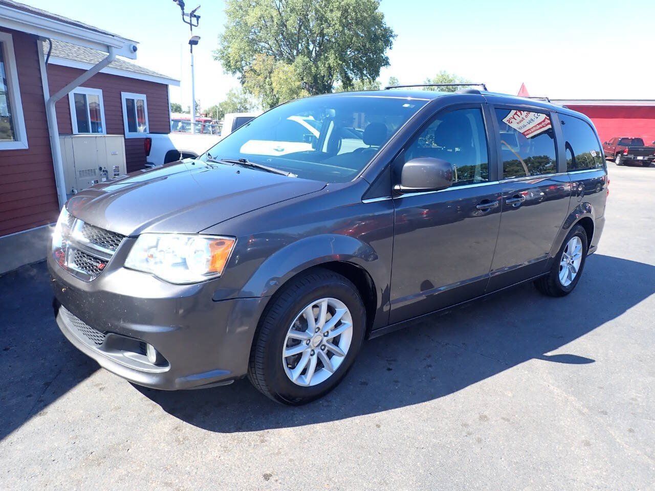 Used 2018 Dodge Grand Caravan SXT FWD image 3