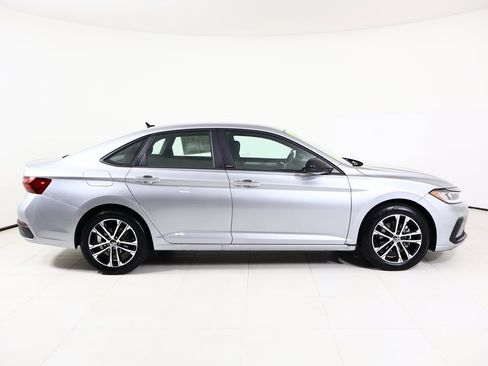 Used 2025 Volkswagen Jetta Sport image 19