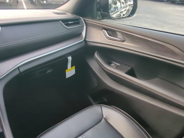 Used 2024 Jeep Grand Cherokee L Limited RWD image 20