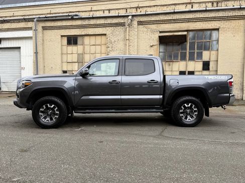 Used 2020 Toyota Tacoma TRD Off-Road w/ Blackout Package image 4