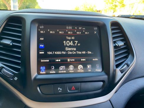 Used 2018 Jeep Cherokee Limited FWD image 73