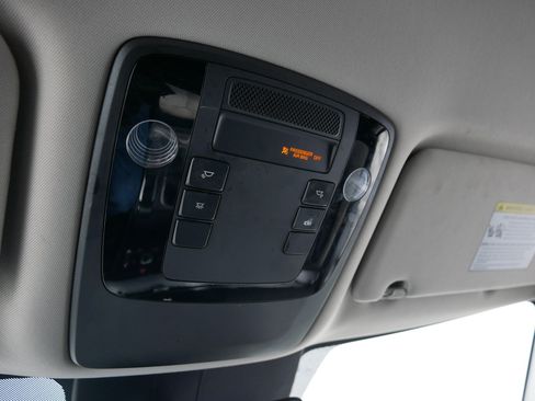 Certified 2024 Kia Carnival LX image 32