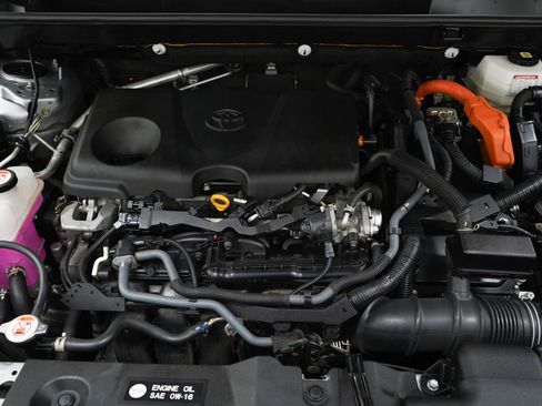 Used 2022 Toyota RAV4 XLE w/ XLE Grade Weather Package image 27