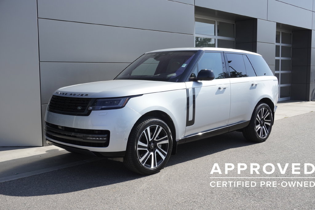 Used 2023 Land Rover Range Rover SE AWD/4WD image 3