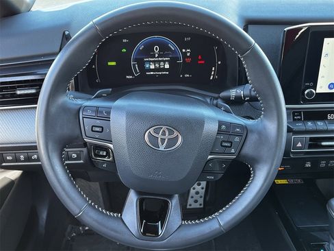Used 2025 Toyota Camry SE image 11