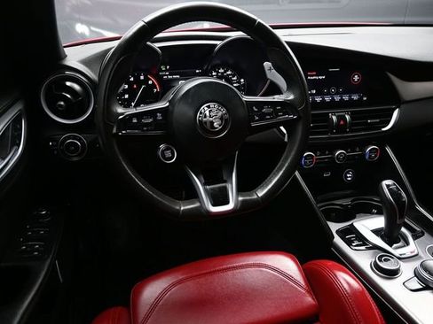 Used 2023 Alfa Romeo Giulia Veloce RWD image 18