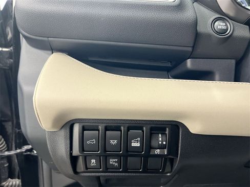 Used 2022 Subaru Ascent Limited image 17