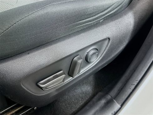 Used 2020 Toyota RAV4 XLE image 18