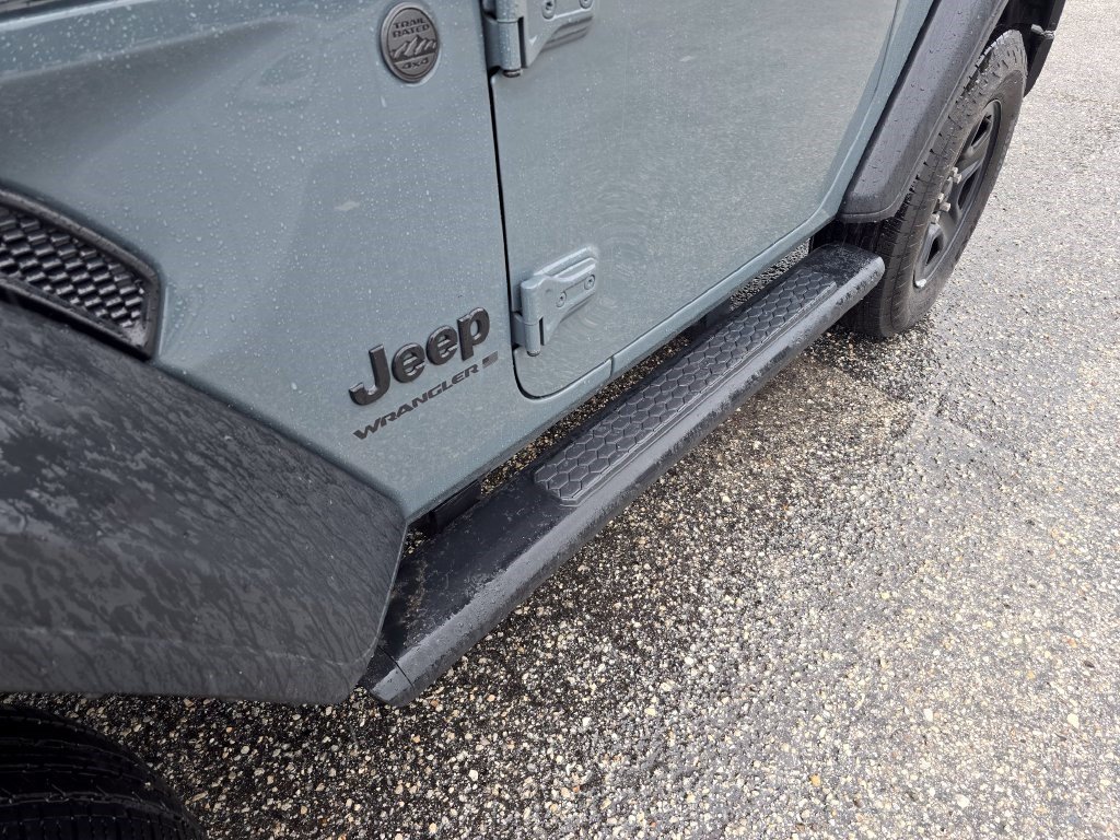 Used 2025 Jeep Wrangler Sport AWD/4WD image 10