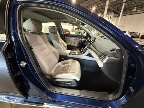 Used 2018 Honda Accord Touring image 15
