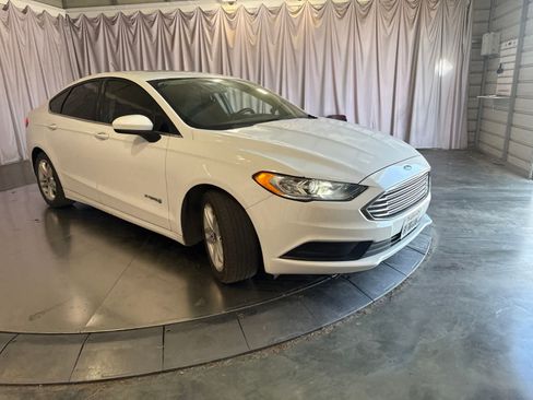 Used 2018 Ford Fusion SE FWD image 3
