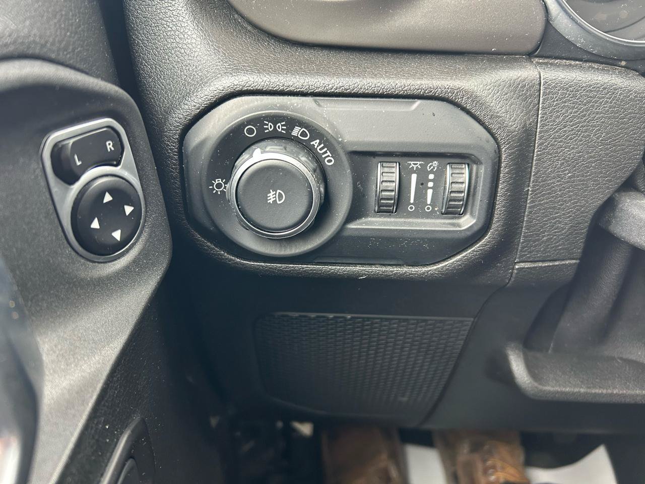 Used 2018 Jeep Wrangler Unlimited Sport S AWD/4WD image 27