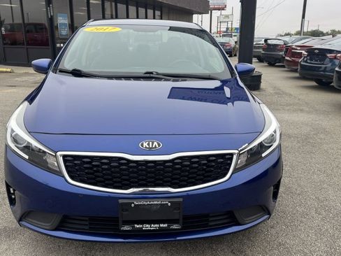 Used 2017 Kia Forte LX w/ LX Popular Package image 2