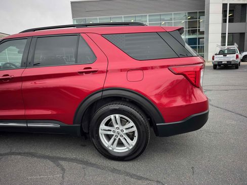 Certified 2021 Ford Explorer XLT w/ Equipment Group 202A image 4