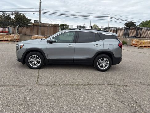 Used 2023 GMC Terrain SLE w/ Driver Convenience Package FWD image 5