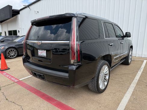 Used 2016 Cadillac Escalade Platinum RWD image 7