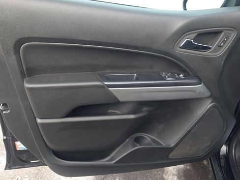 Used 2022 Chevrolet Colorado LT w/ Fleet Safety Package image 17