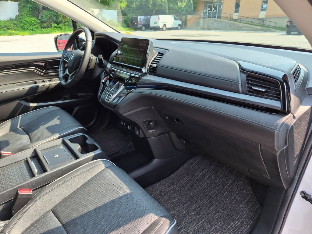 Used 2025 Honda Odyssey Elite image 31