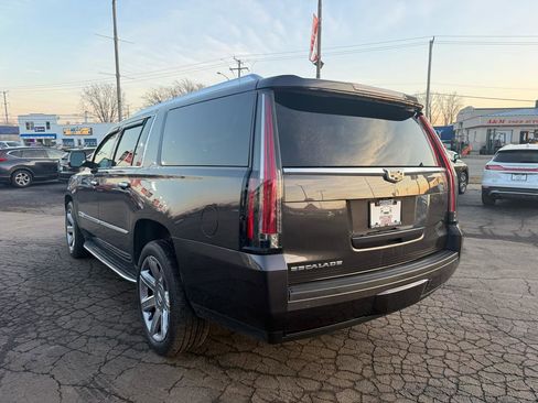 Used 2016 Cadillac Escalade ESV Luxury image 5