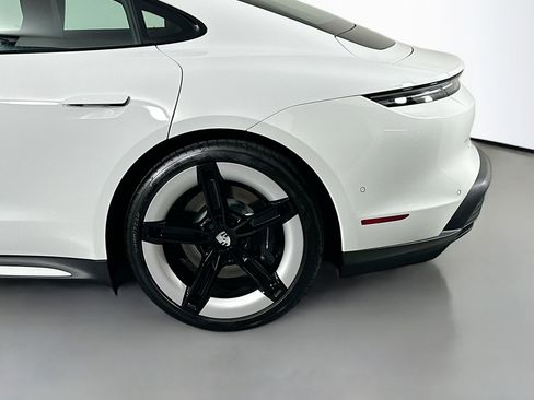 Certified 2025 Porsche Taycan image 12