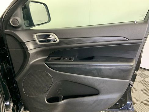 Used 2021 Jeep Grand Cherokee Laredo X image 23