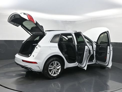 Used 2023 Audi Q5 2.0T Premium w/ Convenience Package AWD/4WD image 39