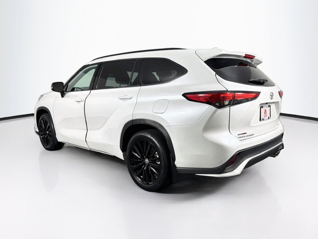 Used 2023 Toyota Highlander XSE FWD image 7