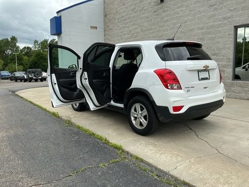 Used 2019 Chevrolet Trax LS w/ Tint and Cruise Package AWD/4WD image 17