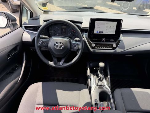 Used 2025 Toyota Corolla LE FWD image 10