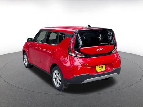 Used 2025 Kia Soul LX w/ LX Technology Package FWD image 11