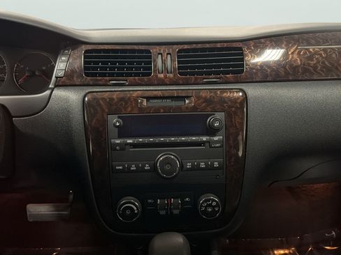 Used 2016 Chevrolet Impala LT FWD image 18