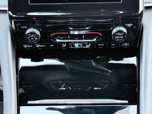 New 2026 Jeep Grand Cherokee L Laredo RWD image 18