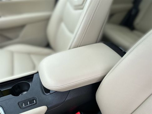 Used 2018 Cadillac XT5 Luxury w/ Driver Awareness Package image 22