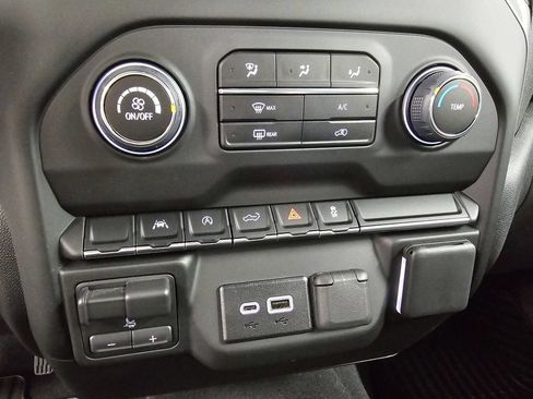 Used 2026 Chevrolet Silverado 1500 Custom AWD/4WD image 21