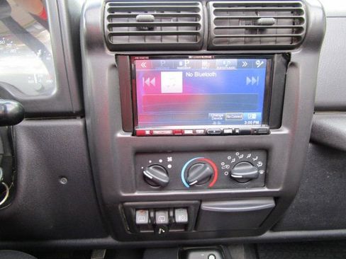 Used 2000 Jeep Wrangler Sport image 12